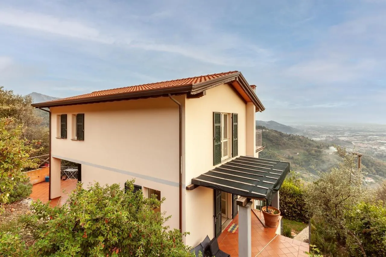 Villa Martina بيتراسانتا